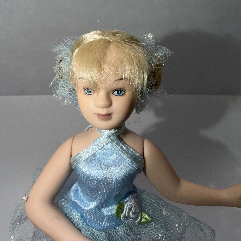 Porcelain Ballet Figure 8